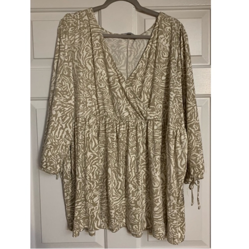 🍁 ABSOLUTELY FAMOUS Light Brown White Abstract Smock Style V-neck Top NWT 3X